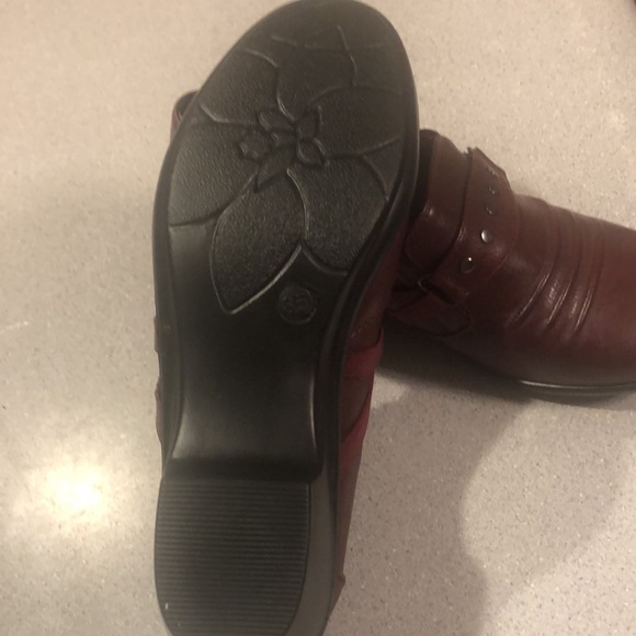 AeroCushion size 8 Tori Style Memory Foam Burgundy Shoes - Picture 4 of 5